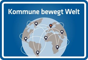 Logo des Wettbewerbs Kommune bewegt Welt